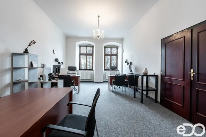 Pronájem kanceláře, Kolín, Karlovo náměstí, 193 m2