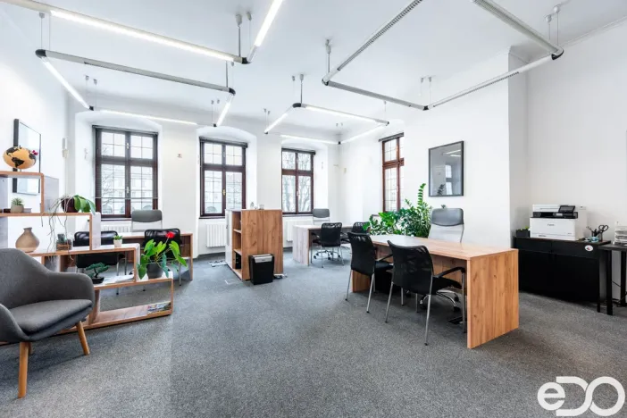 Pronájem kanceláře, Kolín, Karlovo náměstí, 193 m2