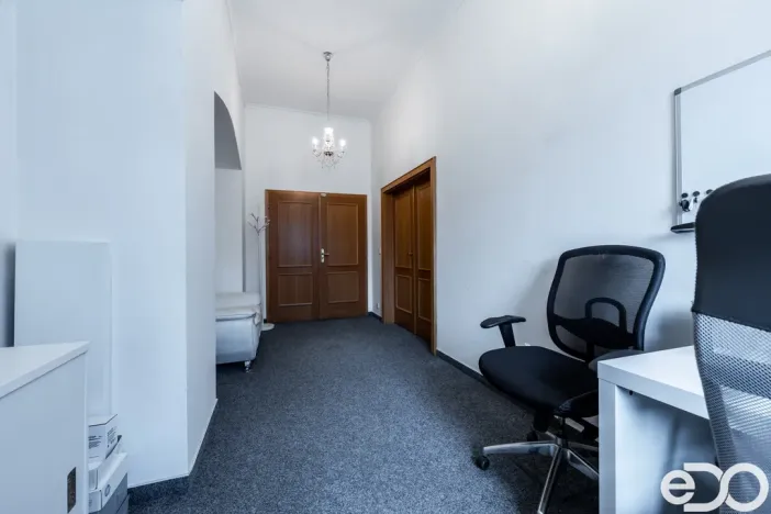 Pronájem kanceláře, Kolín, Karlovo náměstí, 193 m2