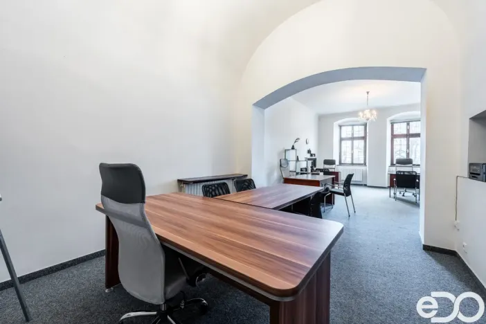 Pronájem kanceláře, Kolín, Karlovo náměstí, 193 m2