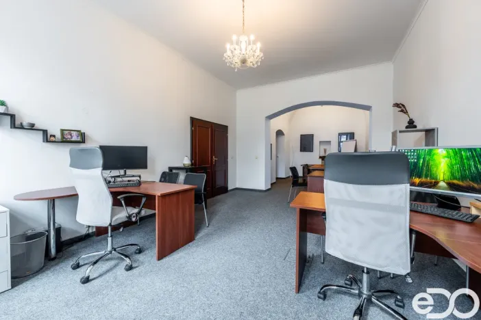 Pronájem kanceláře, Kolín, Karlovo náměstí, 193 m2