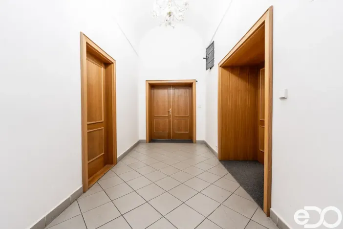 Pronájem kanceláře, Kolín, Karlovo náměstí, 193 m2