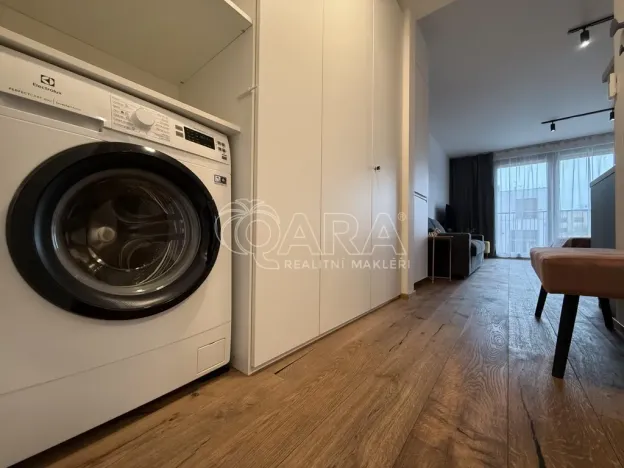 Pronájem bytu 1+kk, Praha - Karlín, Křižíkova, 32 m2