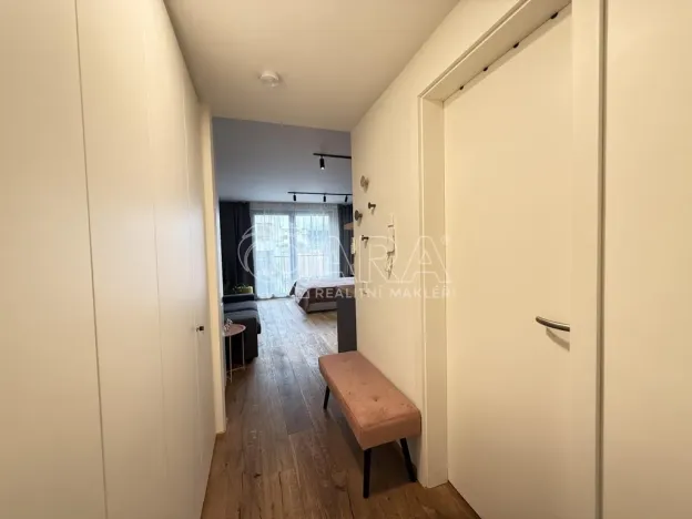 Pronájem bytu 1+kk, Praha - Karlín, Křižíkova, 32 m2