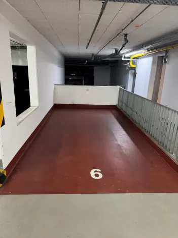 Pronájem garážového stání, Praha - Smíchov, Staropramenná, 12 m2