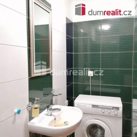 Pronájem bytu 3+kk, Praha - Kobylisy, Zenklova, 55 m2