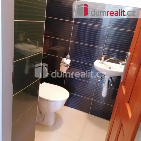 Pronájem bytu 3+kk, Praha - Kobylisy, Zenklova, 55 m2