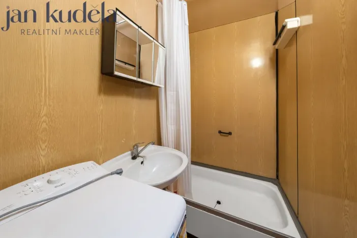 Prodej bytu 2+kk, Brno, Bzenecká, 39 m2