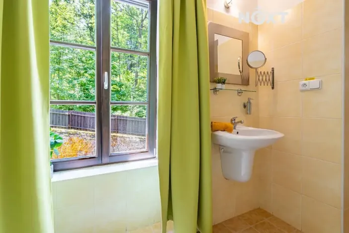 Prodej obchodního prostoru, Český Krumlov, Chvalšinská, 522 m2