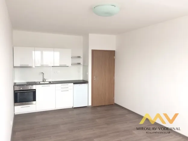 Pronájem bytu 1+kk, Hradec Králové - Třebeš, třída Edvarda Beneše, 30 m2