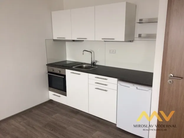 Pronájem bytu 1+kk, Hradec Králové - Třebeš, třída Edvarda Beneše, 30 m2