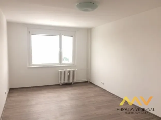 Pronájem bytu 1+kk, Hradec Králové - Třebeš, třída Edvarda Beneše, 30 m2
