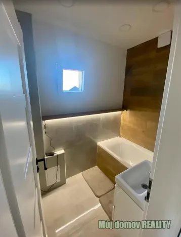 Pronájem bytu 2+kk, Praha - Ďáblice, Ďáblická, 50 m2