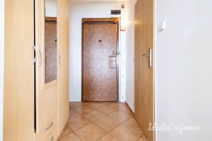 Pronájem bytu 1+kk, Praha - Střížkov, Roudnická, 33 m2