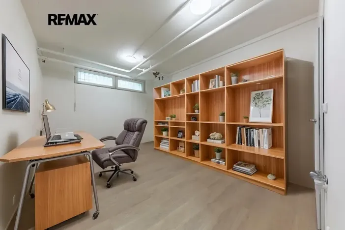 Prodej kanceláře, Praha - Střížkov, Děčínská, 45 m2