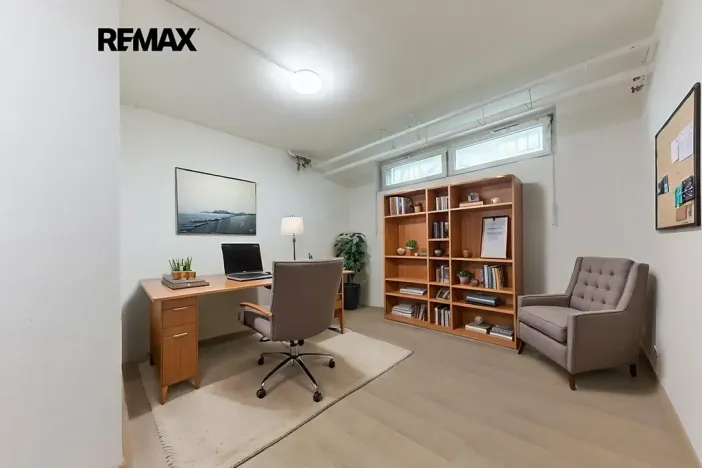 Prodej kanceláře, Praha - Střížkov, Děčínská, 45 m2