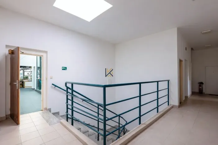 Pronájem obchodního prostoru, Průhonice, Uhříněveská, 3300 m2