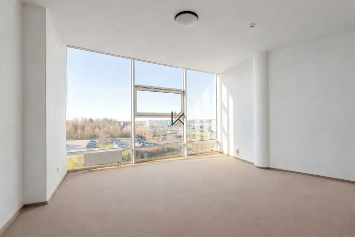 Pronájem kanceláře, Průhonice, Uhříněveská, 3300 m2