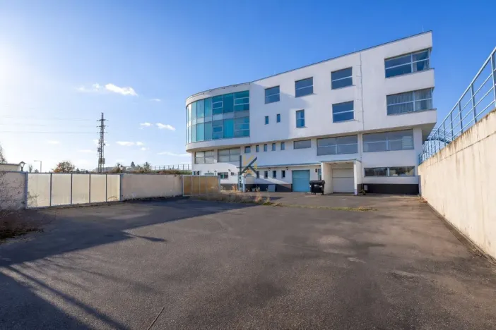 Pronájem kanceláře, Průhonice, Uhříněveská, 3300 m2