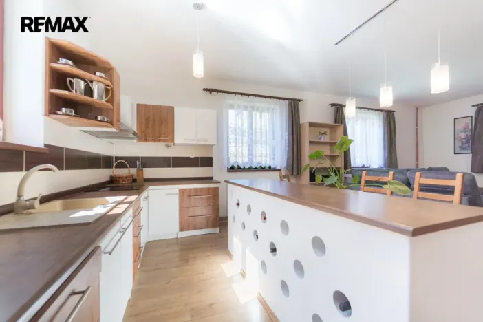 Prodej rodinného domu, Týnec nad Sázavou, 234 m2