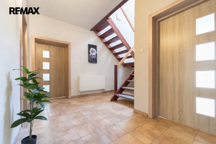 Prodej rodinného domu, Týnec nad Sázavou, 234 m2