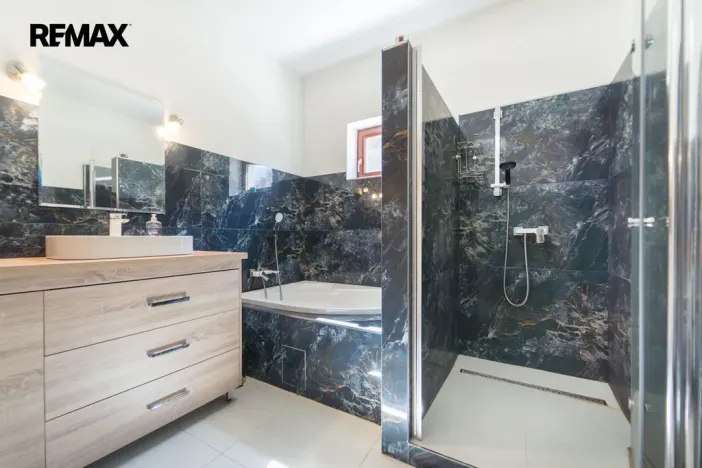 Prodej rodinného domu, Týnec nad Sázavou, 234 m2