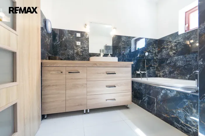 Prodej rodinného domu, Týnec nad Sázavou, 234 m2