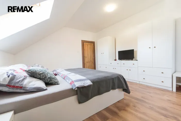 Prodej rodinného domu, Týnec nad Sázavou, 234 m2