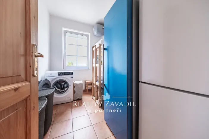 Pronájem rodinného domu, Popovičky, Na Skalce, 271 m2