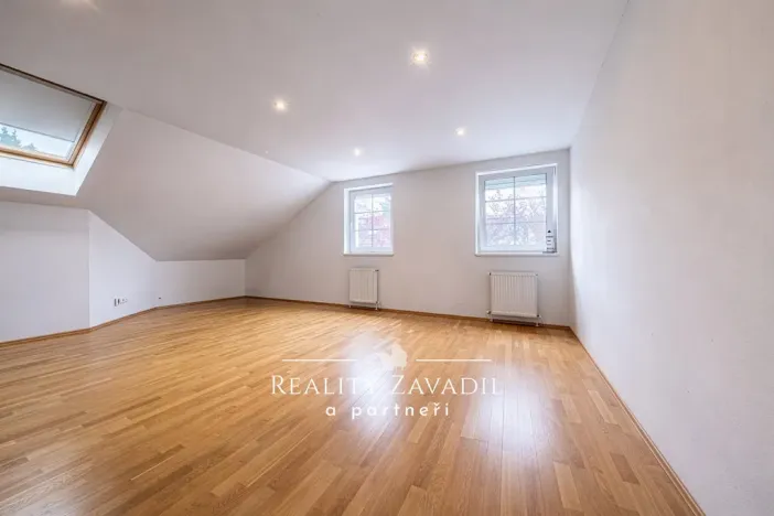 Pronájem rodinného domu, Popovičky, Na Skalce, 271 m2