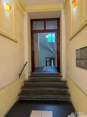 Pronájem bytu 1+1, Praha - Smíchov, Vltavská, 40 m2