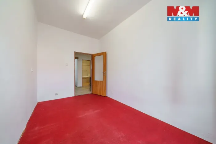 Prodej bytu 3+1, Karlovy Vary - Stará Role, Nádražní, 65 m2