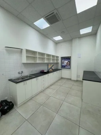 Pronájem obchodního prostoru, Praha - Vysočany, Poděbradská, 151 m2