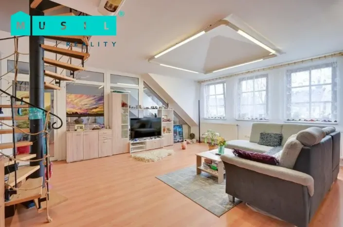 Prodej činžovního domu, Moravský Beroun, náměstí 9. května, 570 m2