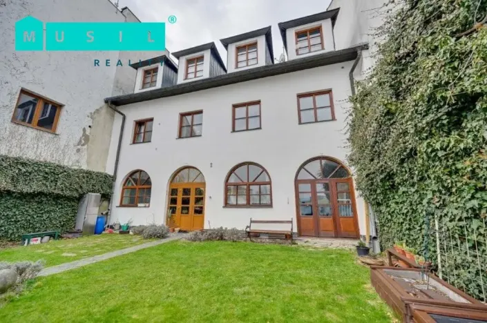 Prodej činžovního domu, Moravský Beroun, náměstí 9. května, 570 m2