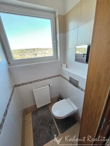 Pronájem bytu 1+kk, Praha - Hloubětín, Nademlejnská, 40 m2