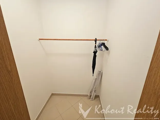 Pronájem bytu 1+kk, Praha - Hloubětín, Nademlejnská, 40 m2