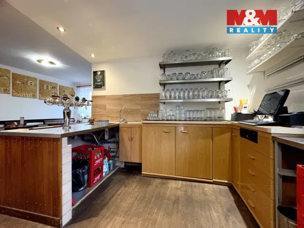 Prodej restaurace, Velké Žernoseky, 438 m2