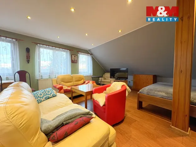 Prodej restaurace, Velké Žernoseky, 438 m2