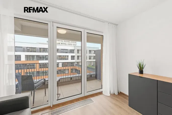 Pronájem bytu 1+kk, Praha - Hloubětín, Poděbradská, 33 m2