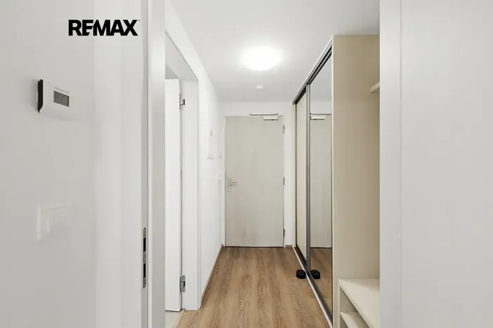 Pronájem bytu 1+kk, Praha - Hloubětín, Poděbradská, 33 m2