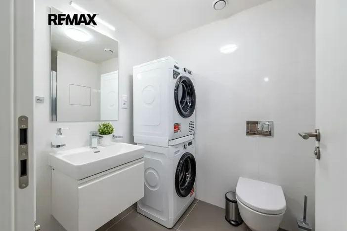 Pronájem bytu 1+kk, Praha - Hloubětín, Poděbradská, 33 m2