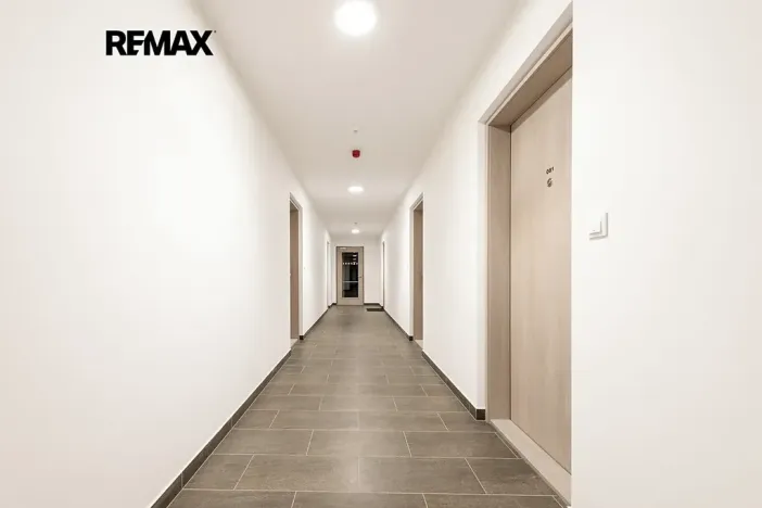 Pronájem bytu 1+kk, Praha - Hloubětín, Poděbradská, 33 m2