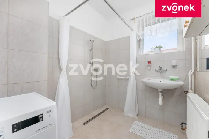 Prodej rodinného domu, Ublo, 300 m2