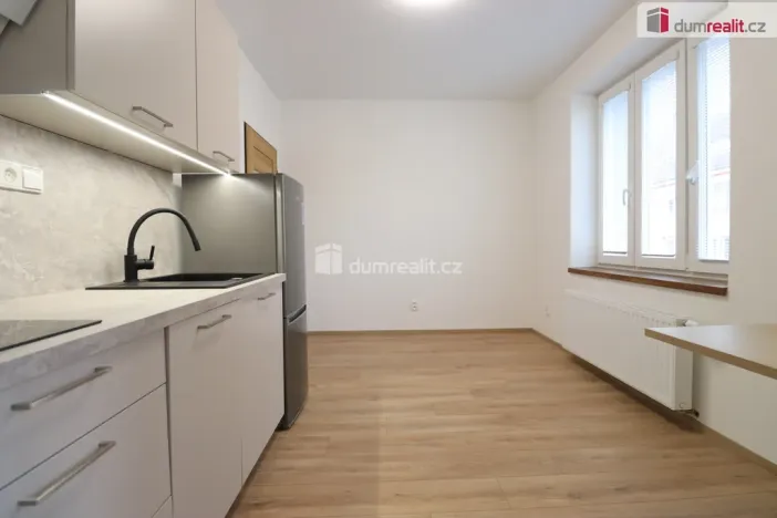 Pronájem bytu 1+1, Dalovice, Májová, 28 m2