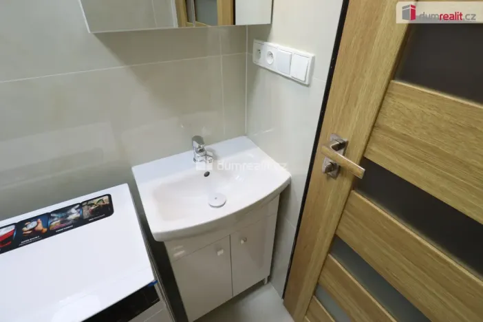 Pronájem bytu 1+1, Dalovice, Májová, 28 m2