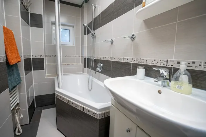 Prodej bytu 3+kk, Karlovy Vary, Kolmá, 81 m2