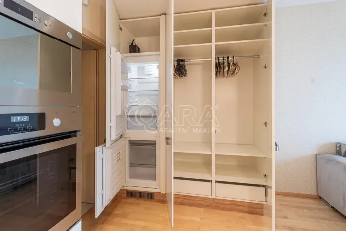 Pronájem bytu 1+kk, Praha - Žižkov, Olšanská, 37 m2