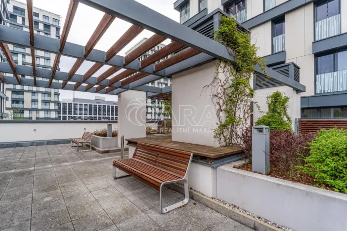 Pronájem bytu 1+kk, Praha - Žižkov, Olšanská, 37 m2