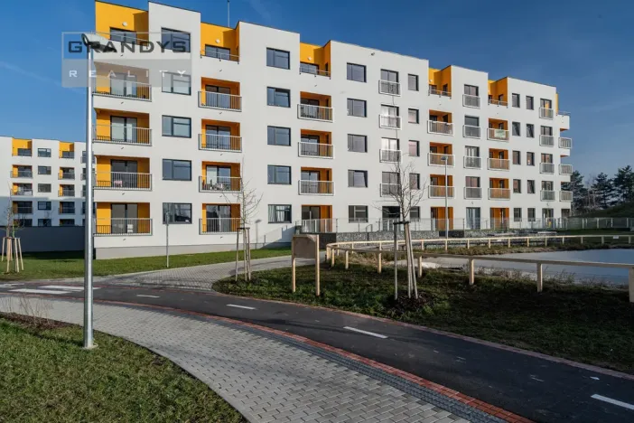 Prodej bytu 1+kk, Praha - Uhříněves, Oty Bubeníčka, 32 m2